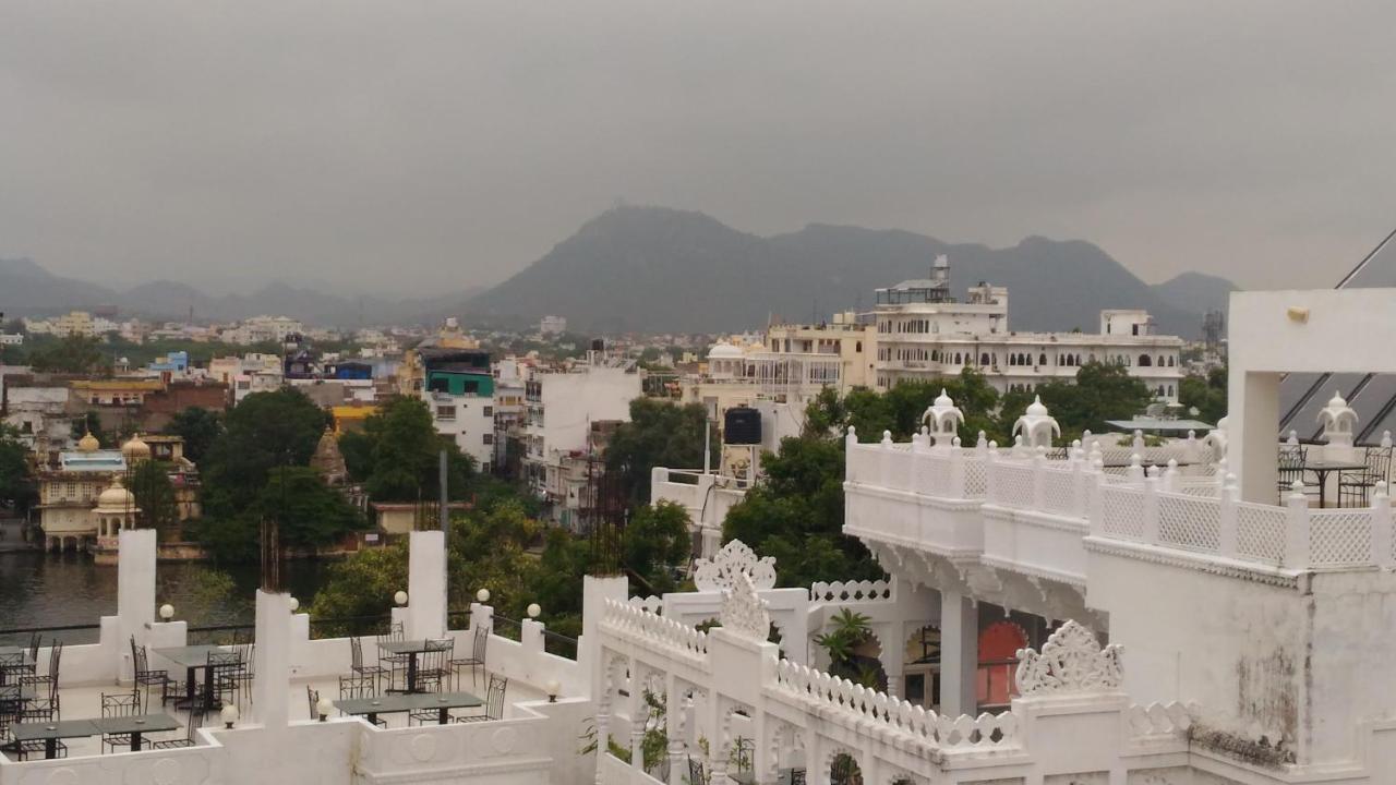 Hotel Ishwar Palace Udaipur Ngoại thất bức ảnh